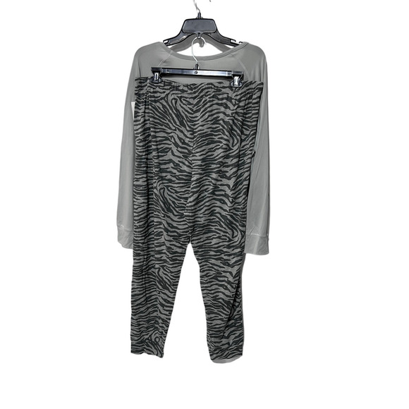 FLORA & JENNI PAJAMA MIXED LOUNGE SLEEP SET GRAY SHIRT ANIMAL PRINT JOGGER LARGE - Picture 4 of 15